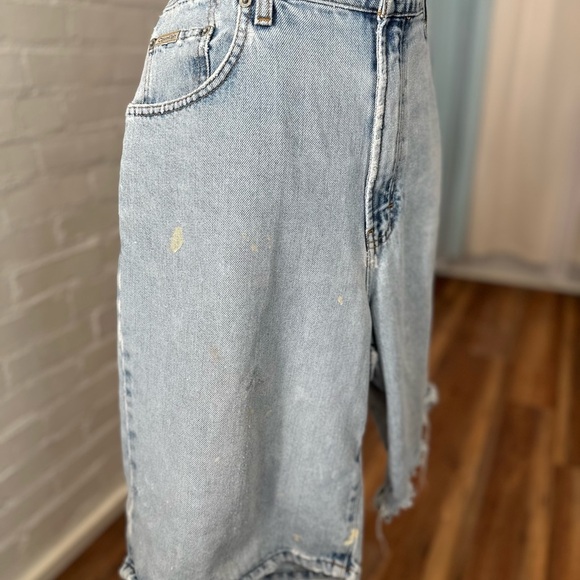 Calvin Klein 2000s Light Wash High Waisted Distressed Denim Shorts - Picture 5 of 9